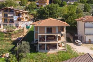 Rustico / Casale di 300 m² con box auto doppio a P
