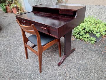 scrivania design anni 60 con sedie 