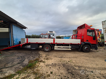 Eurocargo 150e23 con rampe e verricello