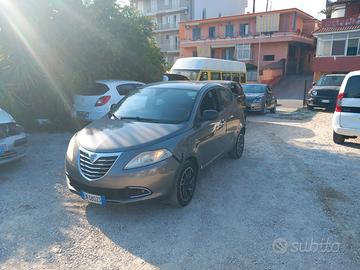 Lancia Ypsilon 1.3 MJT 75 CV Unyca