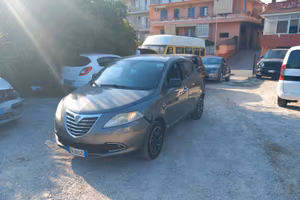 Lancia Ypsilon 1.3 MJT 75 CV Unyca