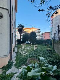 Appartamento con giardino e locale magazzino