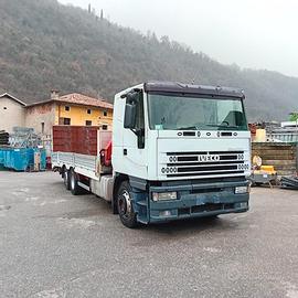 Camion iveco spondone con gru