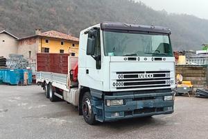 Camion iveco spondone con gru