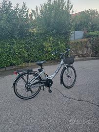 bicicletta elettricada donna Atala 
