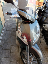 Peugeot Geopolis 300