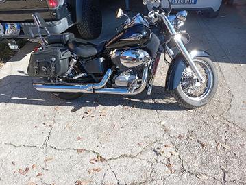 Honda VT 750 Shadow pronta a viaggiare