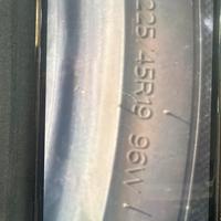 Gomme auto  estive hankook mis.225/45 r 19 96w