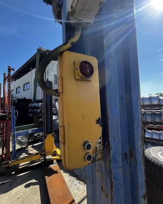 Ponte sollevatore a 2 colonne