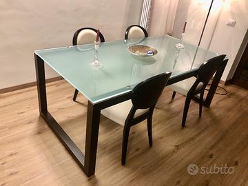 Tavolo in cristallo