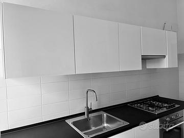 Cucina IKEA completa con elettrodomestici