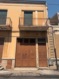 Belpasso zona centrale garage di 49 mq