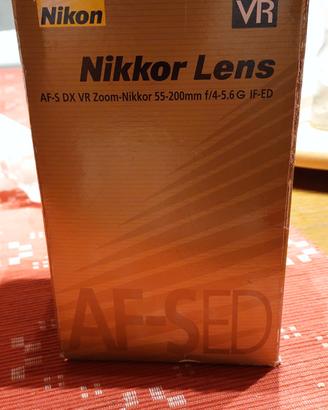 Nikkor AF--S DX VR Zoom 55-200mm