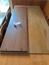 Scrivania in legno con vetro