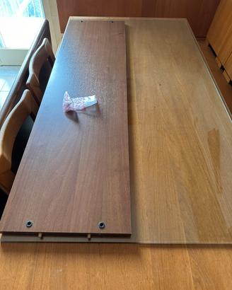 Scrivania in legno con vetro
