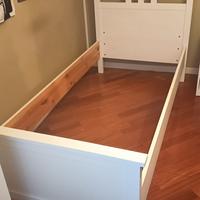 Letto singolo bianco