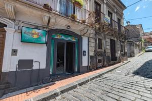 Rifinita bottega a Paternò