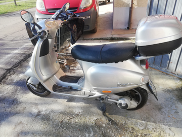 Vespa et4 125