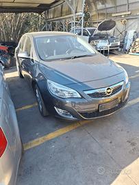 OPEL ASTRA (P10) DEL 2010 PER RICAMBI