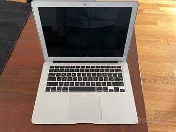 Apple MacBook Air  2017 with 1.8 GHz Intel Core 15