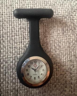 Orologio spilla per infermieri