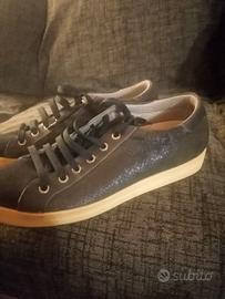 Scarpe sono tutte in vera pelle etessuto