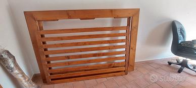 Letto stile giapponese con comodino