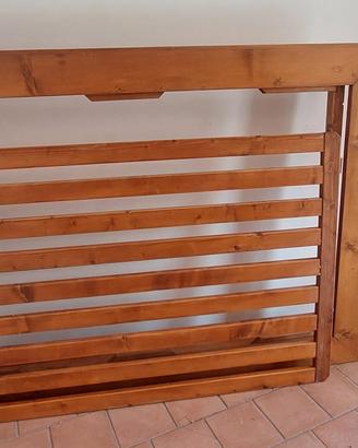 Letto stile giapponese con comodino