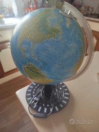 mappamondo luminoso vintage con base fusi orari 