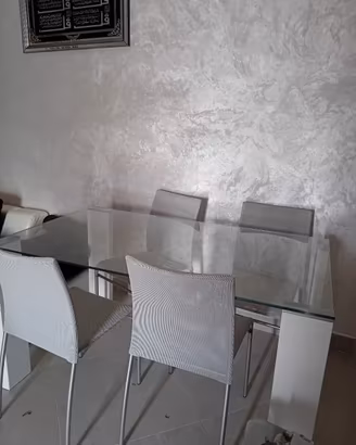  tavolo in vetro  con 6 sedie 