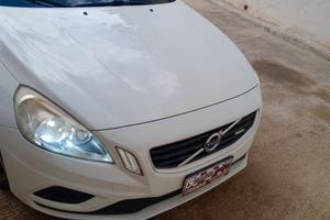 Volvo V60 D2 1.6 R-design
