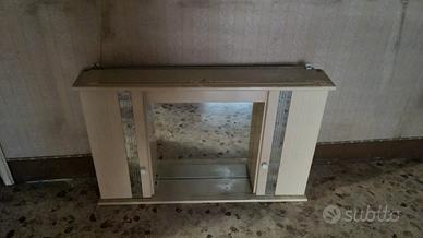 specchio e mobile da bagno