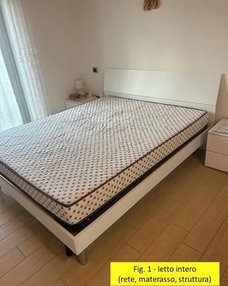 Letto matrimoniale intero (rete, materasso, strutt