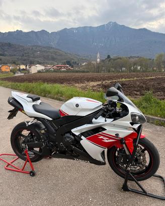 Yamaha R1 