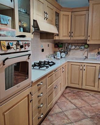 Cucina in rovere come nuova