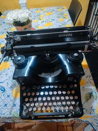 Macchina da scrivere olivetti
