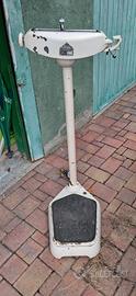 vintage bilancia a colonna
