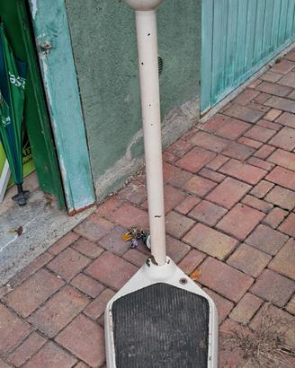 vintage bilancia a colonna