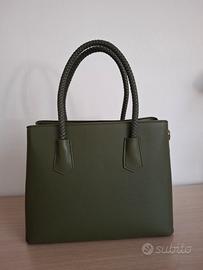 Borsa a mano verde oliva con tracolla 