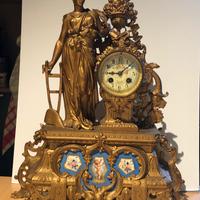 Orologio antico a pendolo da tavolo