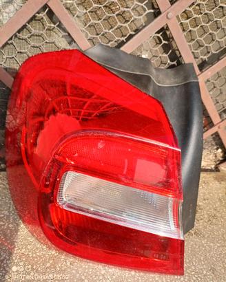 faro posteriore esterno sinistro Mercedes GLA 2014