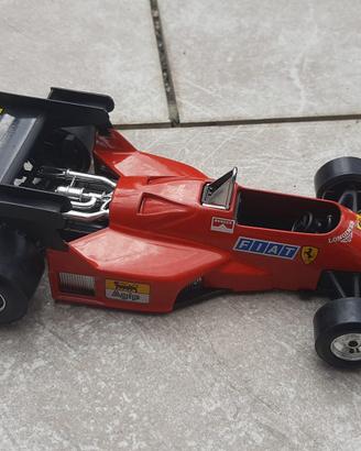 Bburago 1:24 Ferrari 126 C4 rossa