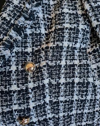 giacca tweed bottoni oro stile Chanel 