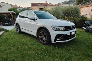 VOLKSWAGEN Tiguan 1.5 R line TSI Sport 