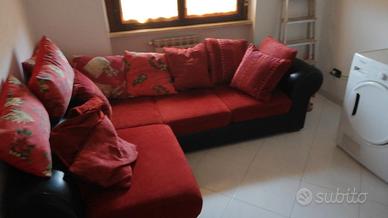 Divano angolare  stile etnico rosso e nero