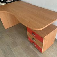 Scivania con cassettiera Moretti Compact