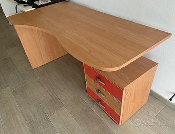 Scivania con cassettiera Moretti Compact