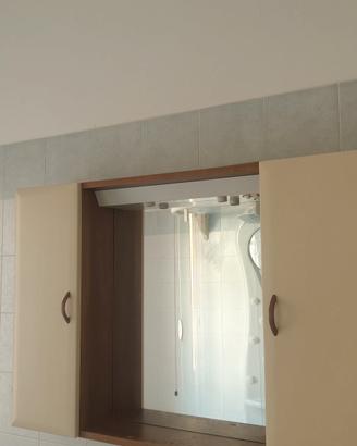 Mobiletto bagno con specchio