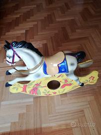 Cavallo a dondolo antico