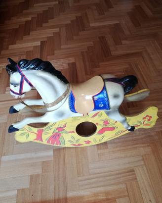 Cavallo a dondolo antico